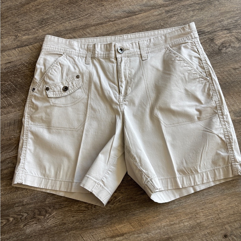 Macys Style & Co Ladies Casual Cotton Shorts - Color is Grey Size 10